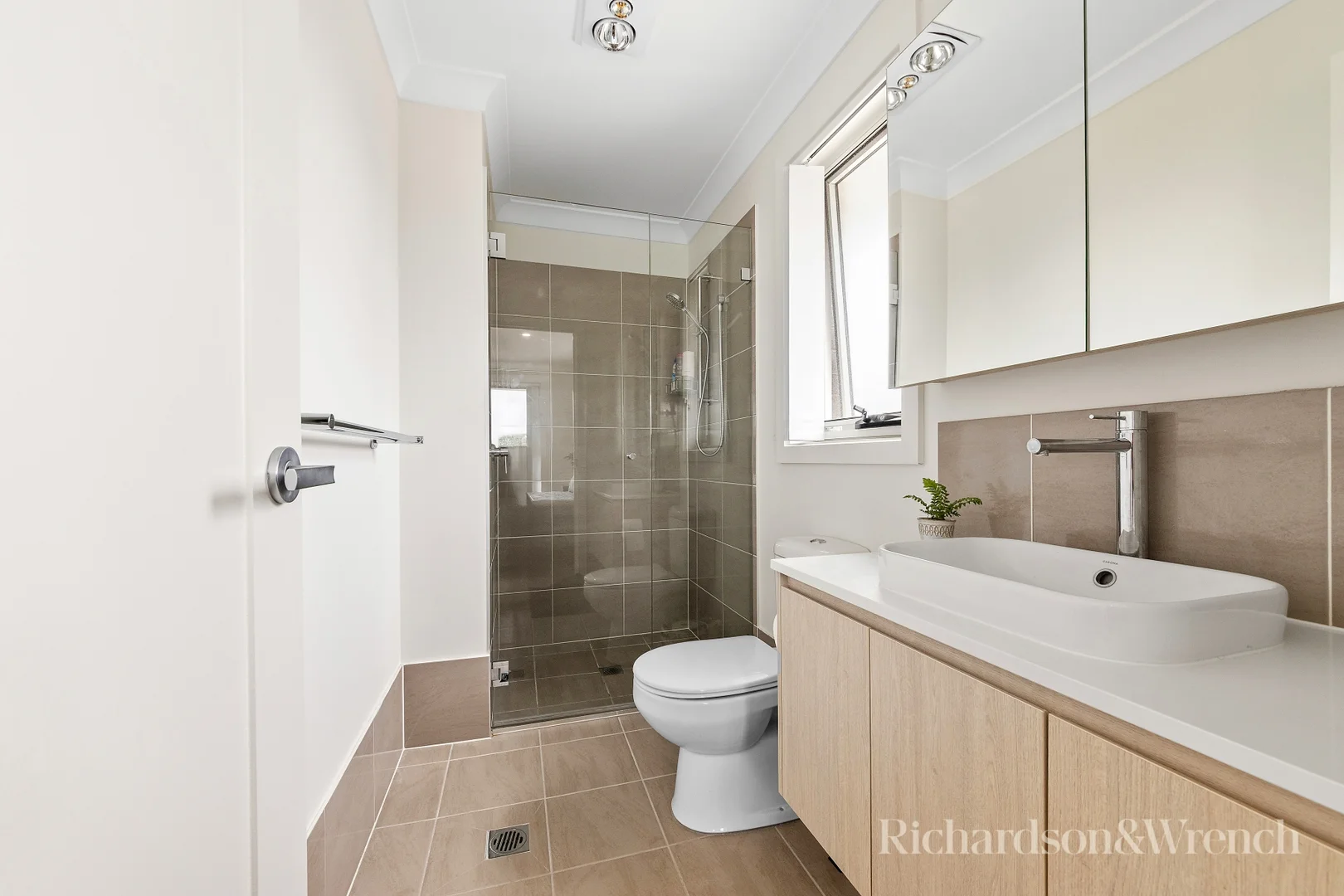 Additional image 9 of 1/139 Barrenjoey Road, Ettalong Beach NSW 2257