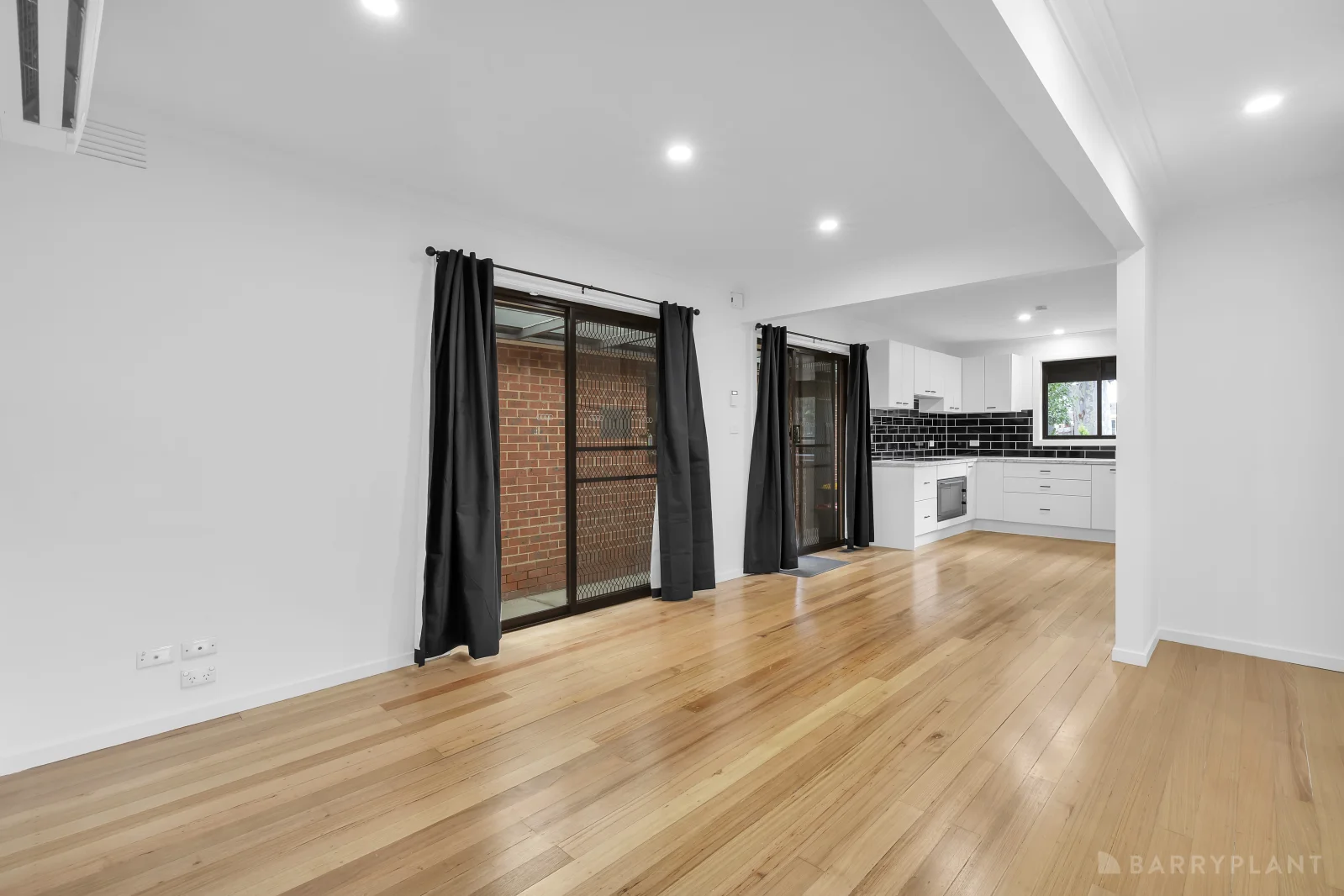 18 Ethel Court, Springvale VIC 3171 photo 2