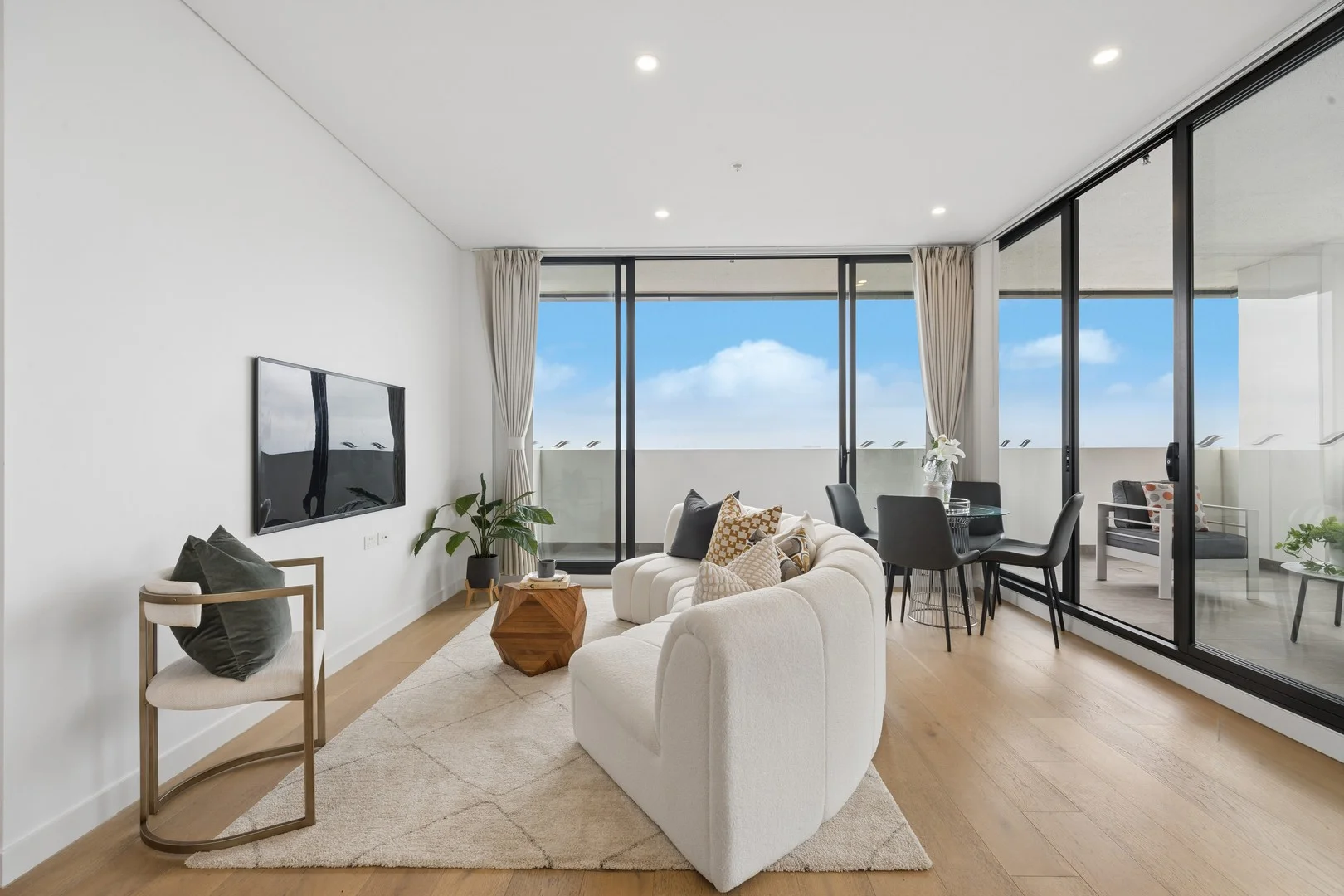 Additional image 2 of 802/2 Oliver Road, Chatswood NSW 2067