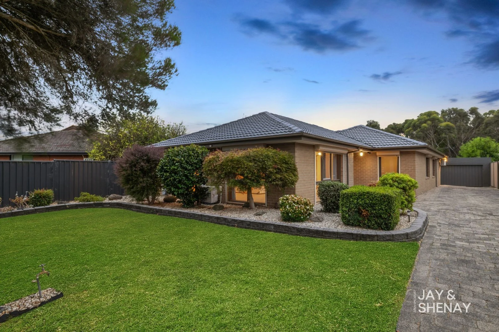 2 Salicina Court, Endeavour Hills VIC 3802