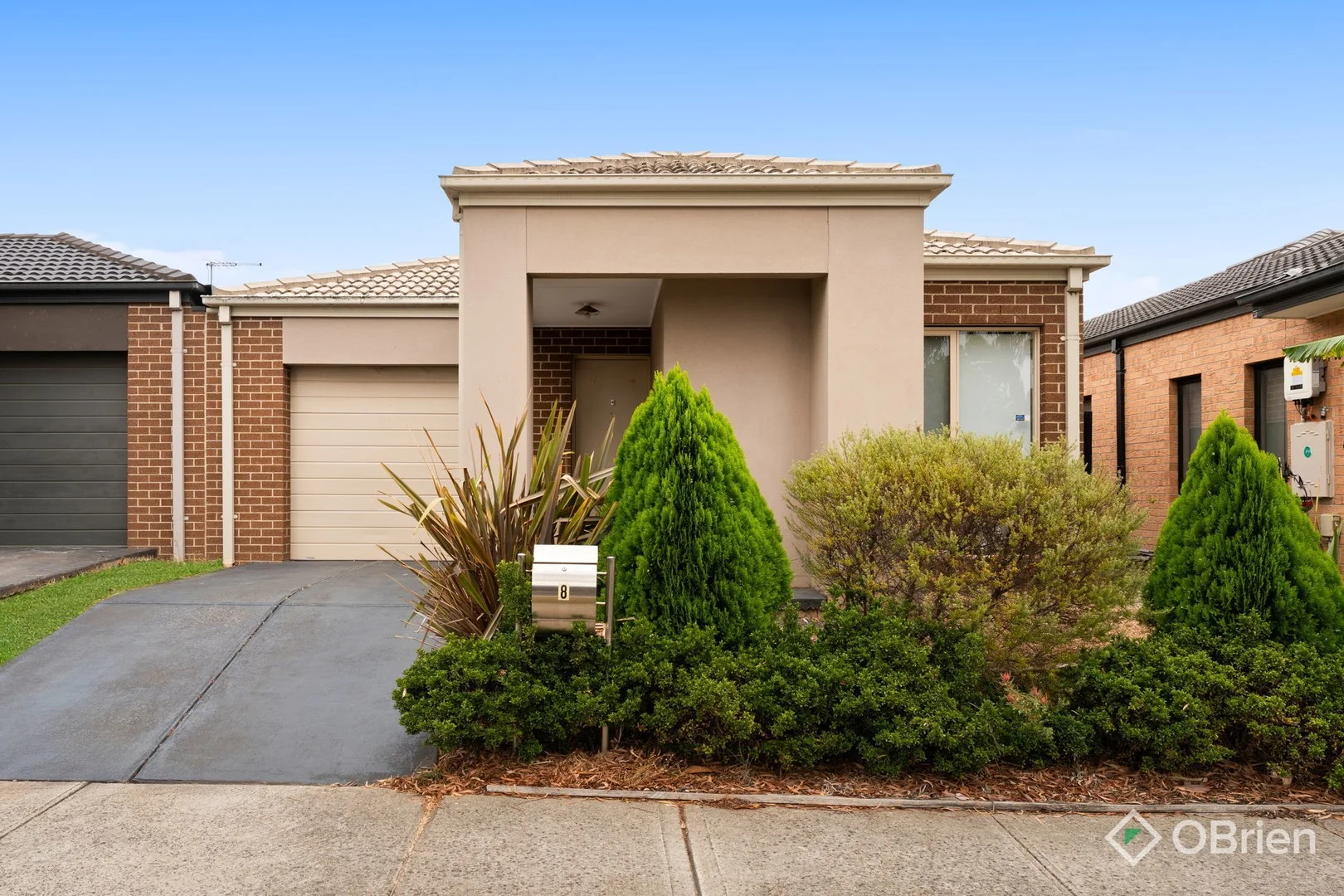 8 Pleven Rise, Clyde North VIC 3978