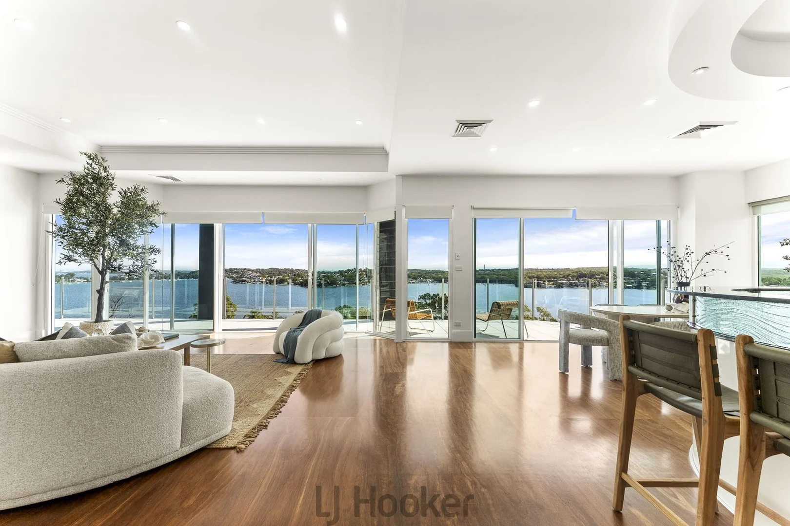 76 Sunlight Parade, Fishing Point NSW 2283