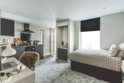 Room 1, Macklin Street DE1, Studio to rent