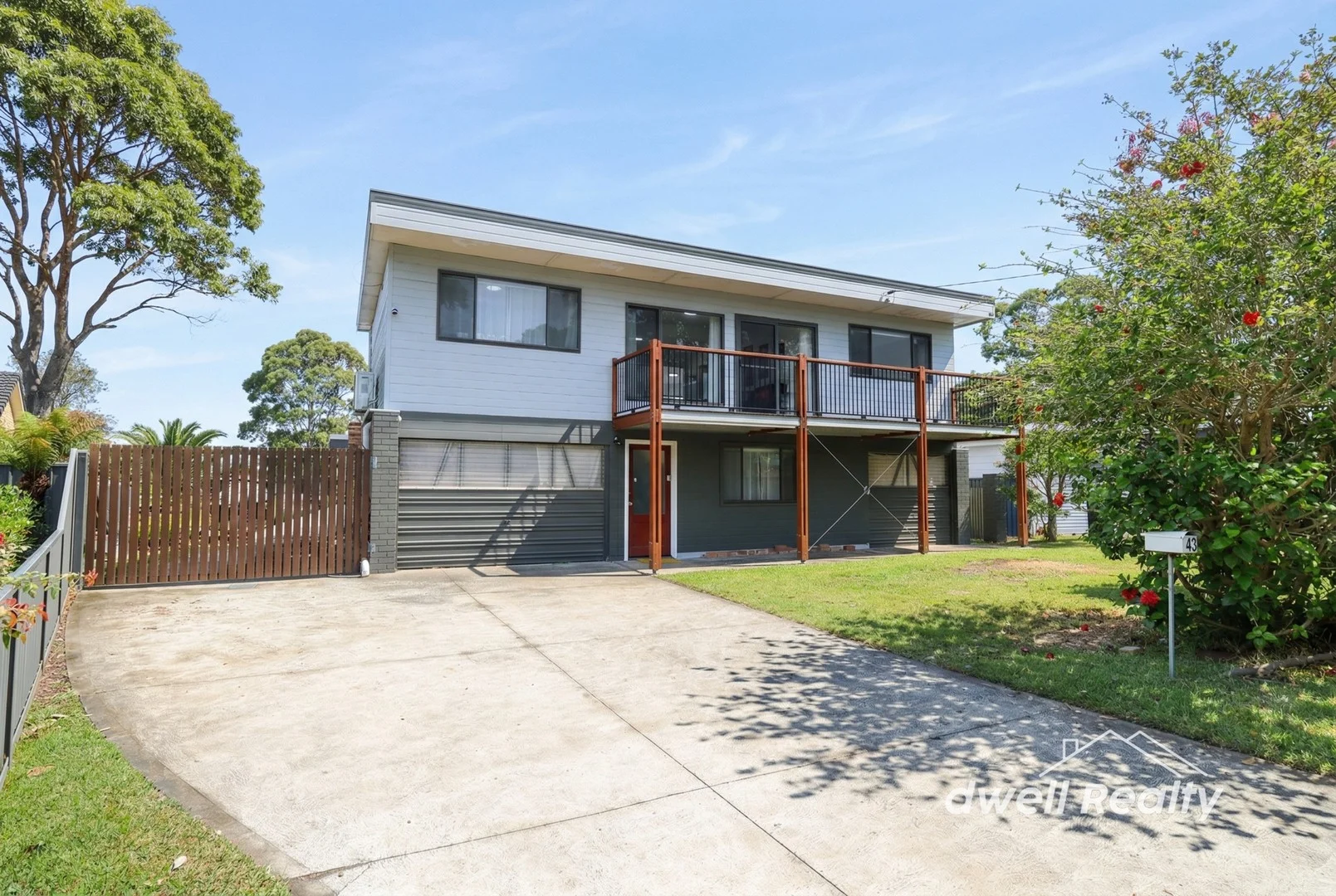 43 SUSSEX INLET ROAD, Sussex Inlet NSW 2540