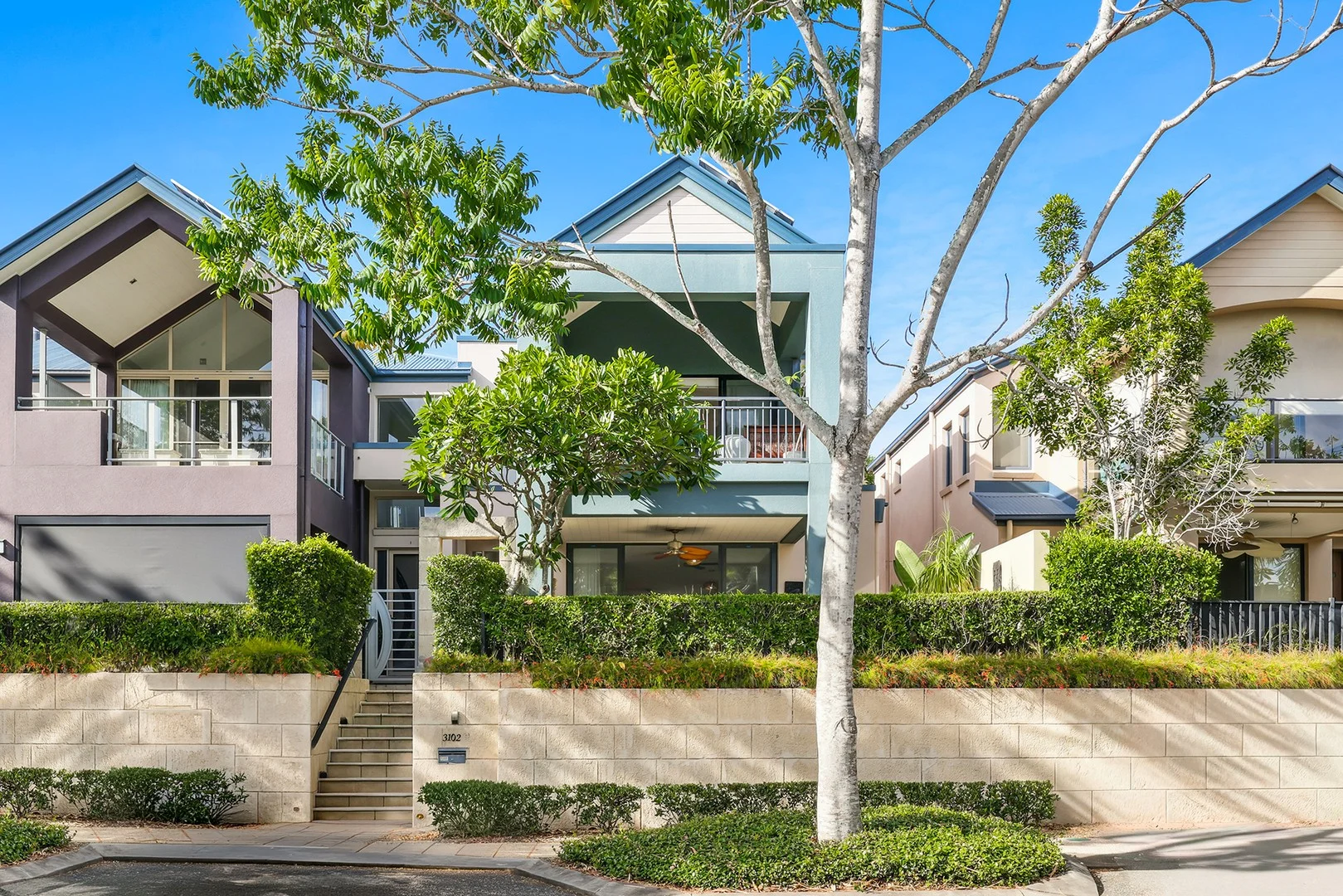 3102 The Boulevard, Carrara QLD 4211