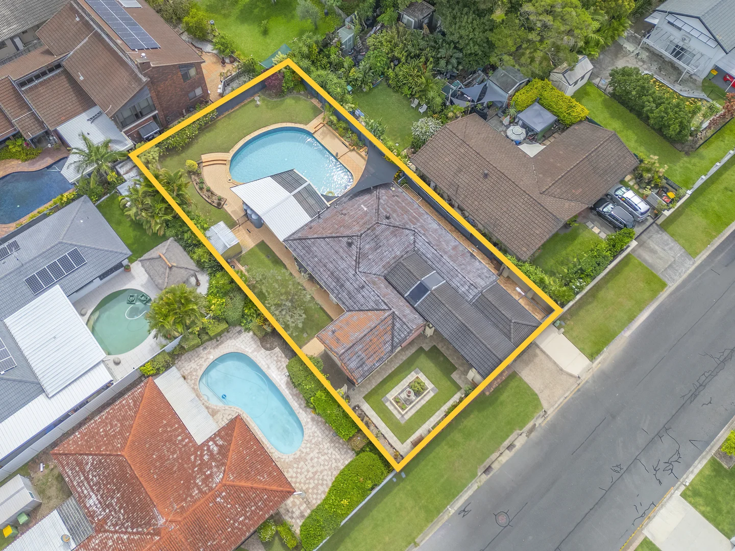 Additional image 22 of 8 Kinloch Avenue, Benowa Waters QLD 4217