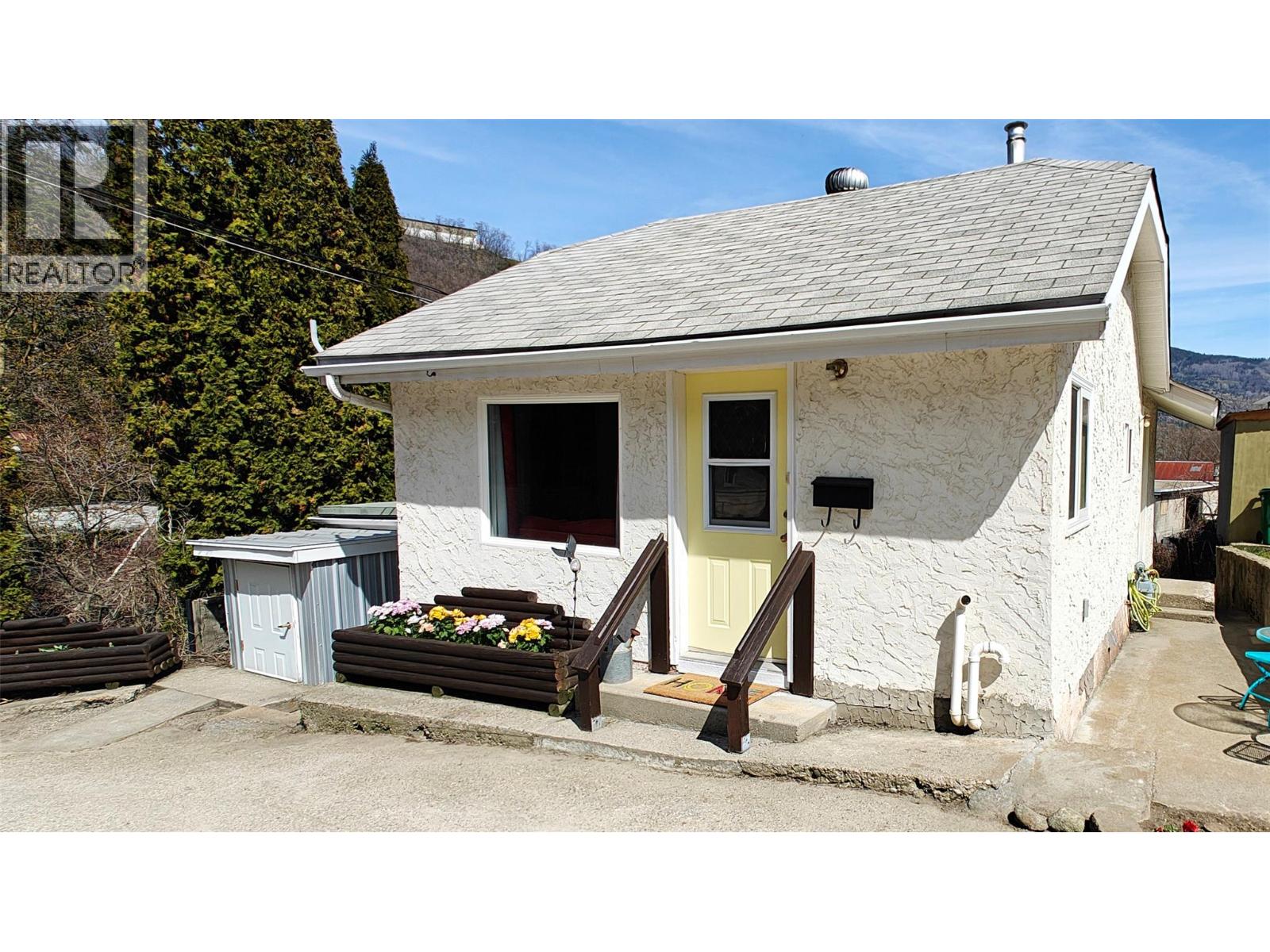 521 TURNER Street