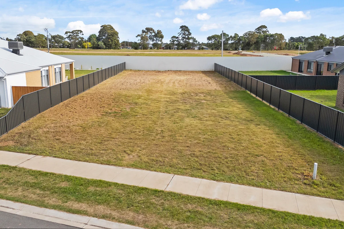 21 Elliman Crescent, Sale VIC 3850