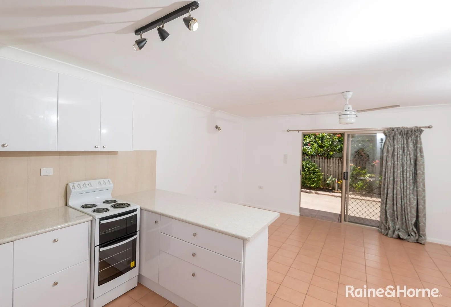Additional image 7 of 3/39 Arlington Esplanade, Clifton Beach QLD 4879