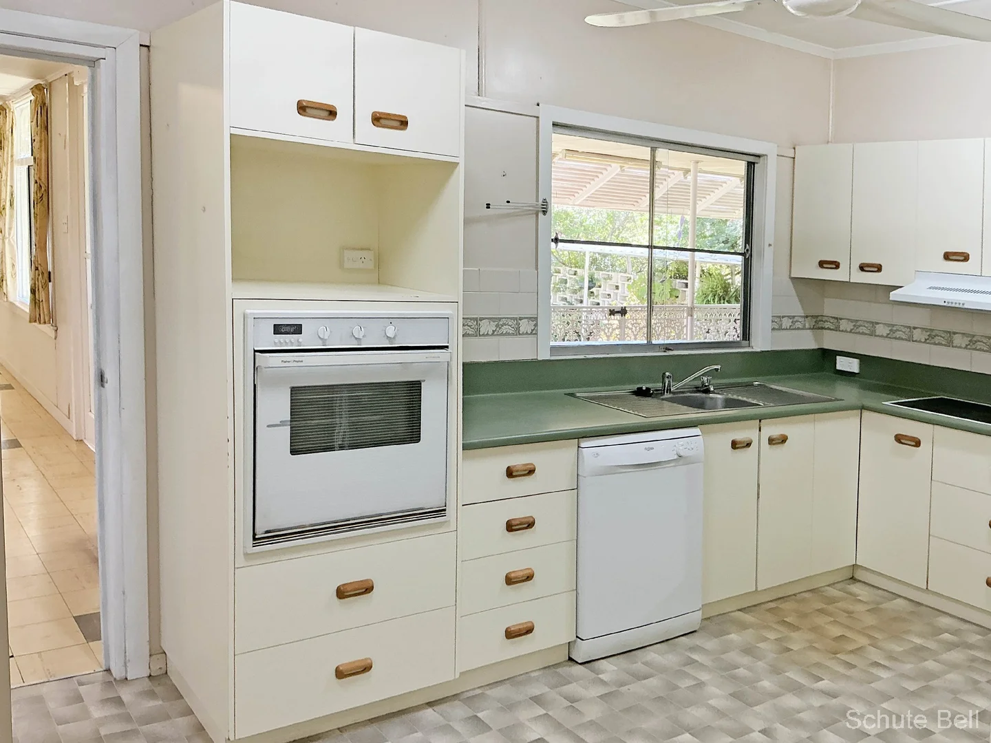 21 Crane St, Longreach QLD 4730 photo 4