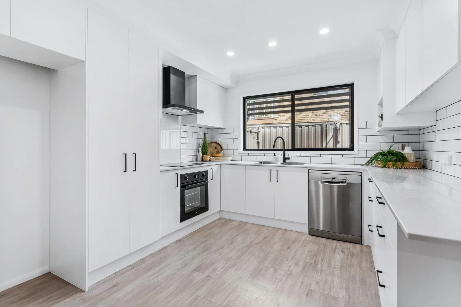 8/8 Gordon Street, Labrador QLD 4215