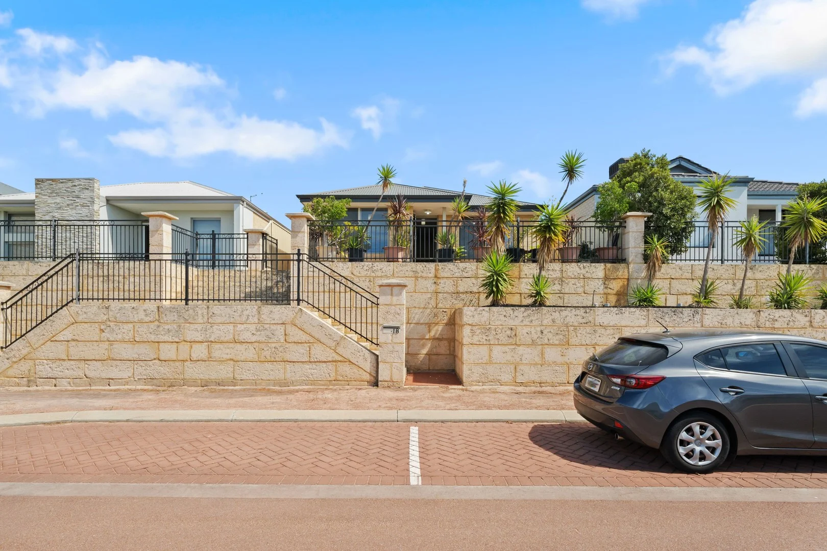 18 Arawatta Loop, Madora Bay WA 6210