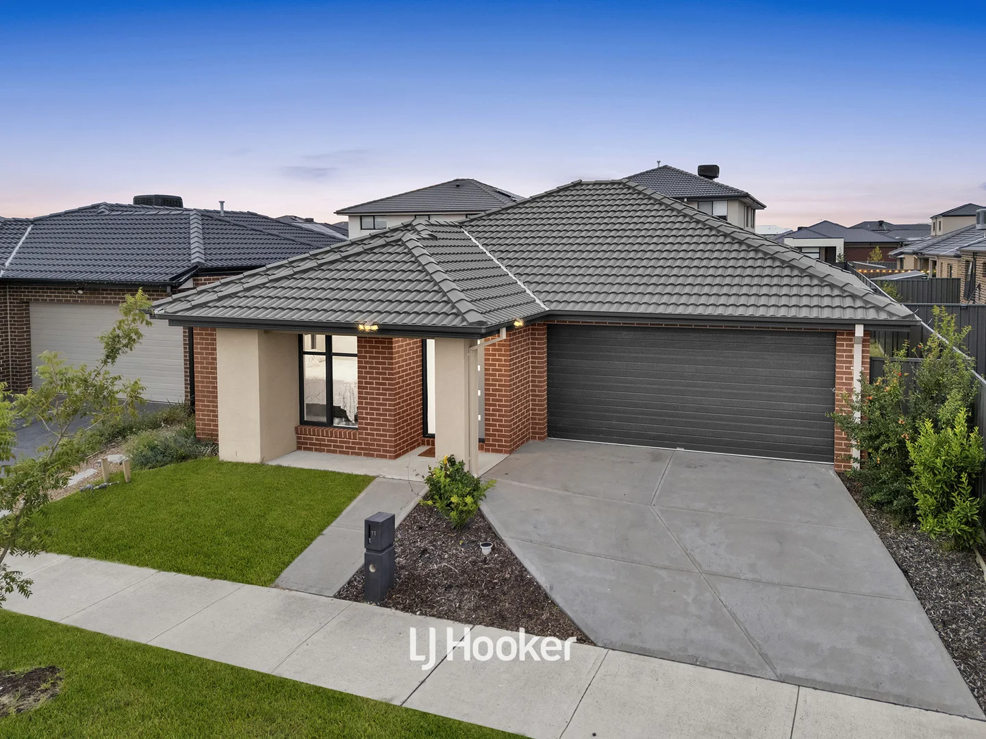 Additional image 2 of 11 Carnelian Circuit, Clyde North VIC 3978