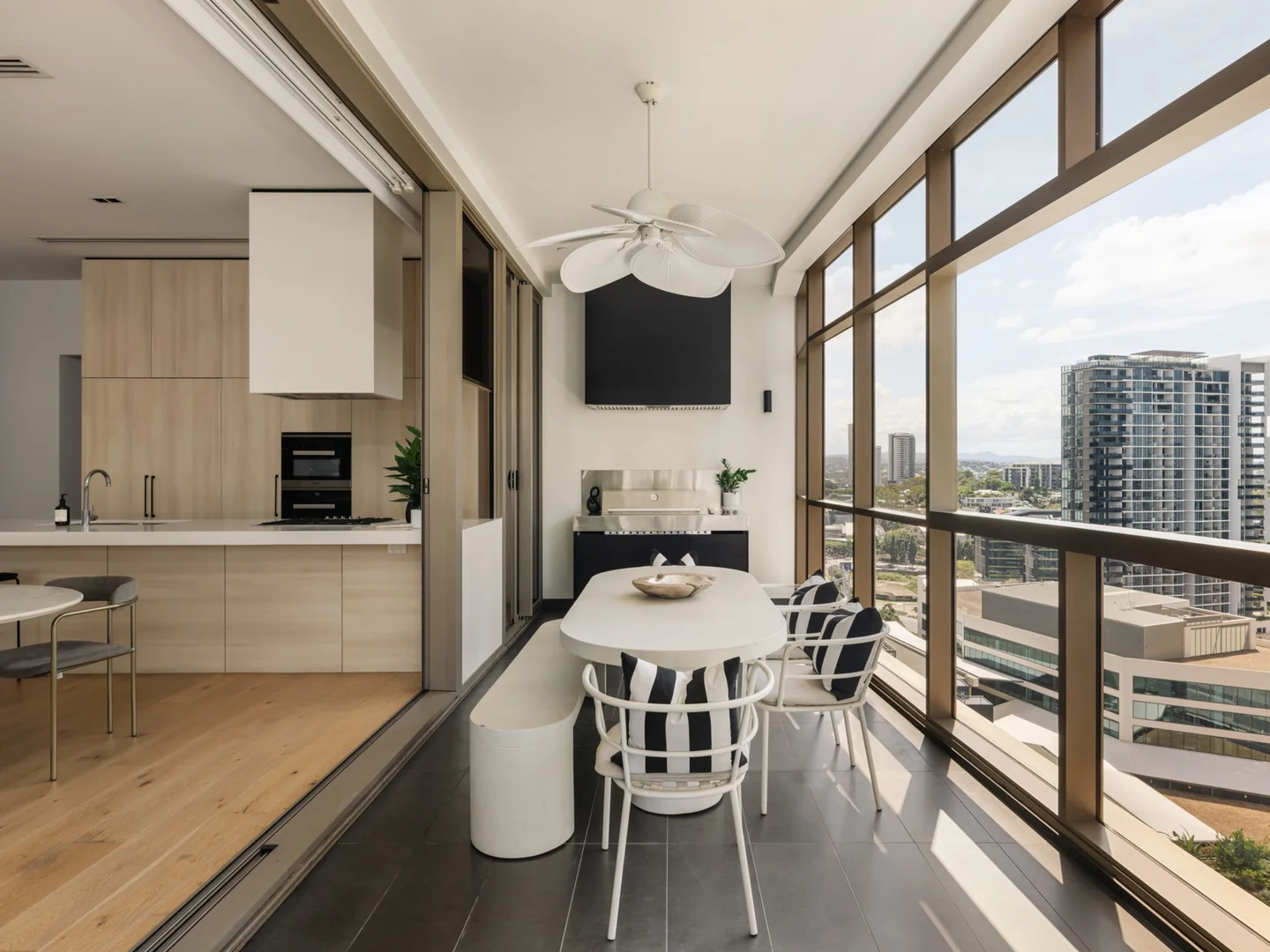Additional image 3 of 1505/18 Longland Street, Newstead QLD 4006