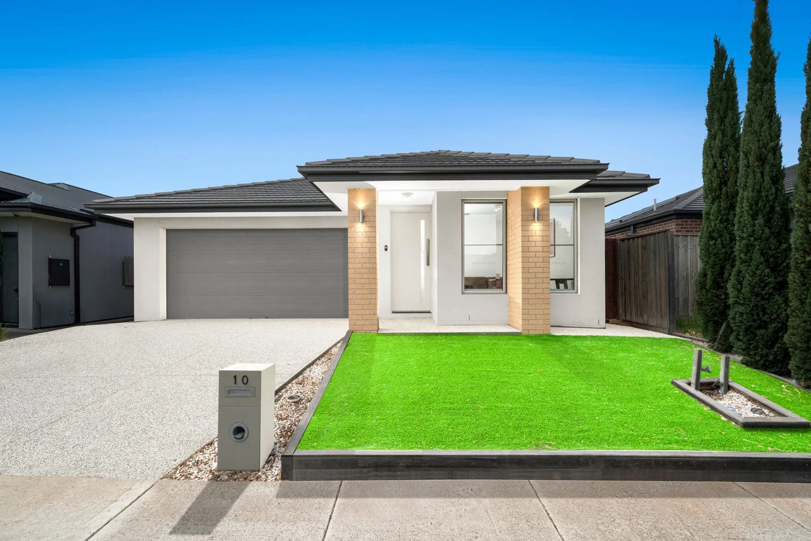 10 Madeira Street, Manor Lakes VIC 3024