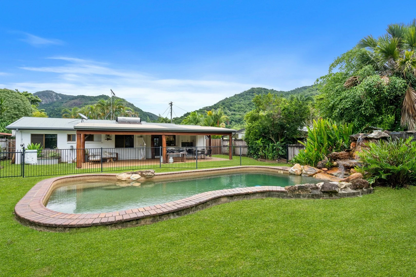 10 Tarana Close, Caravonica QLD 4878