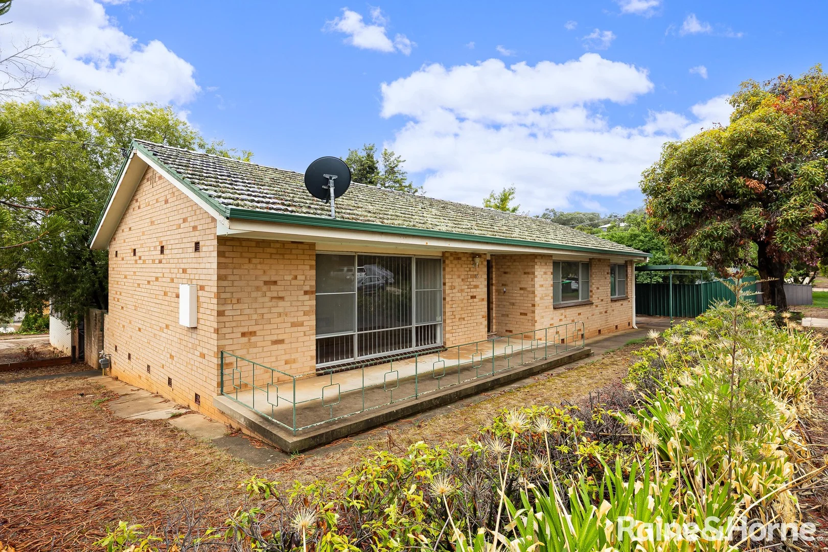 35 Waranga Avenue, Mount Austin NSW 2650