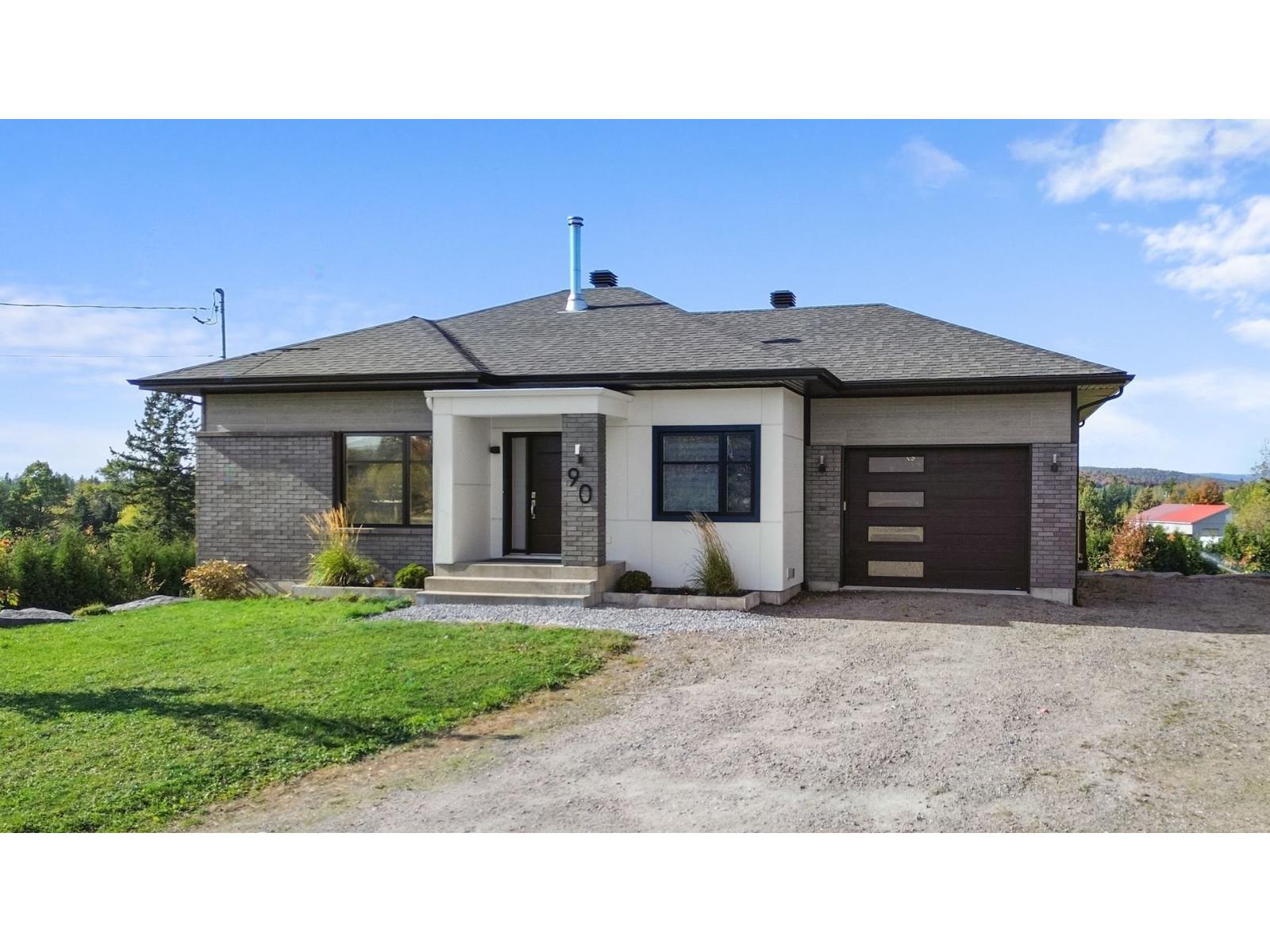 90 Rue Hillside