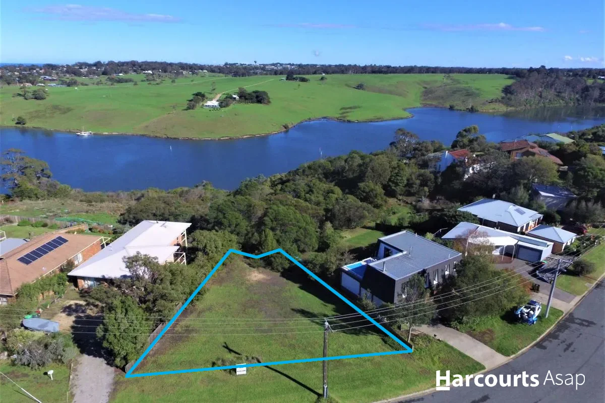 15 Nautilus Way, Lakes Entrance VIC 3909