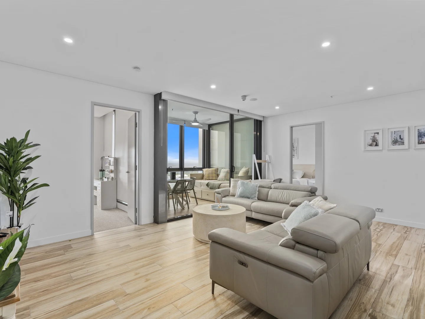 Additional image 4 of 1605/2 Como Crescent, Southport QLD 4215