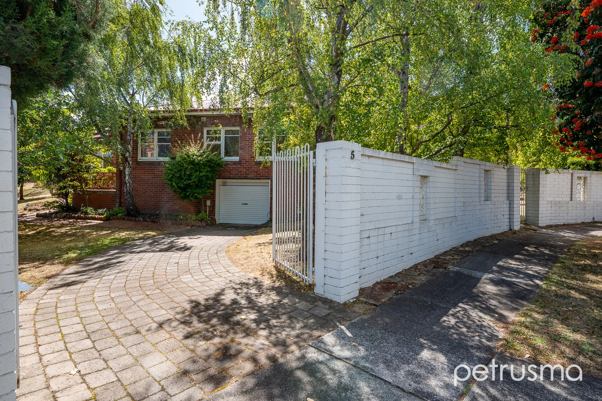 5 Warragul Avenue, New Town TAS 7008