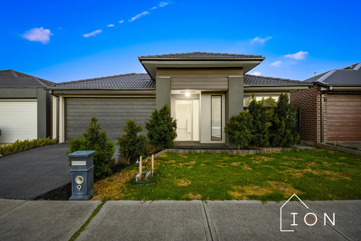 9 Parkgate Drive, Clyde North VIC 3978