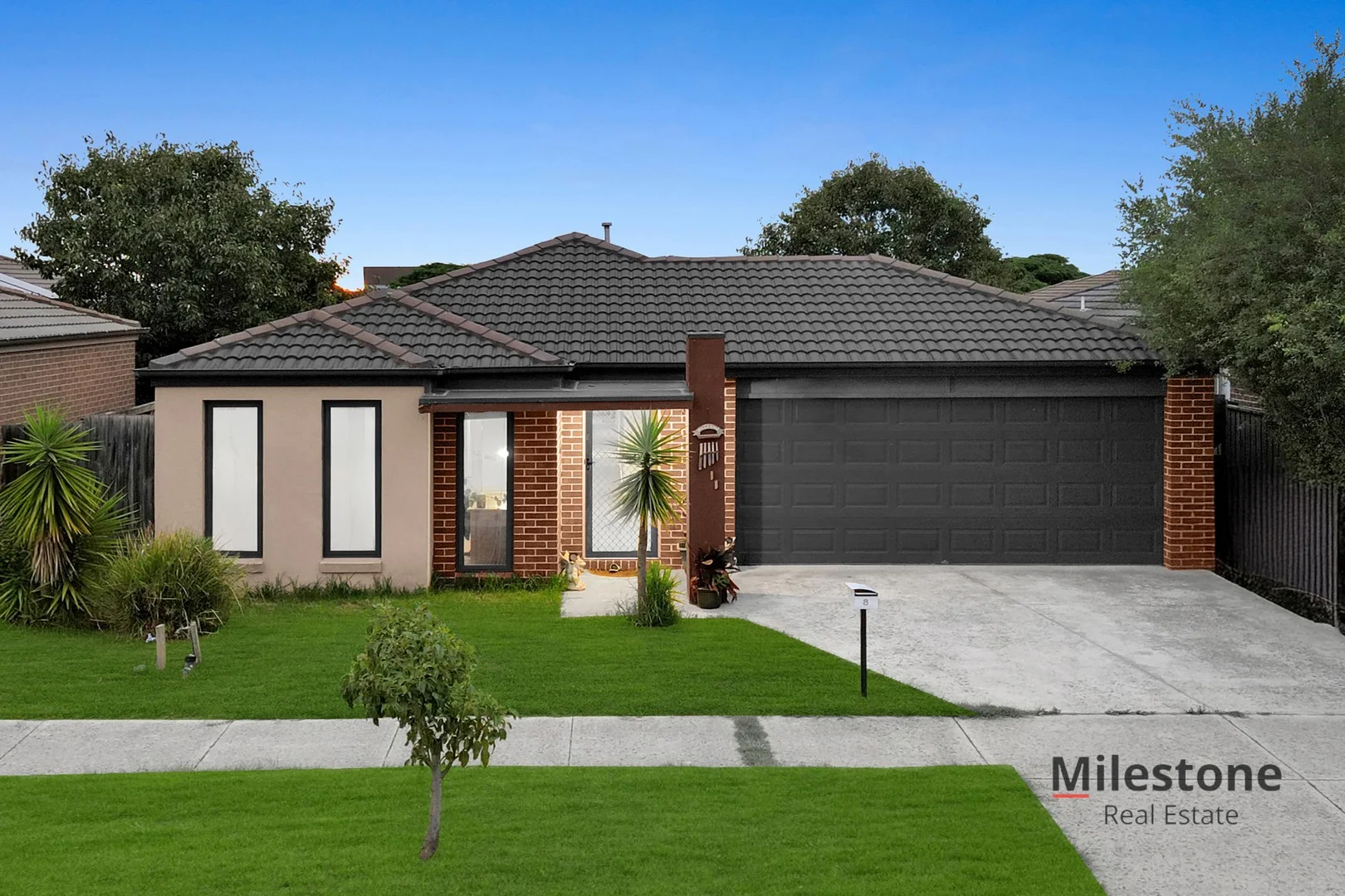 8 Weebill Way, Pakenham VIC 3810