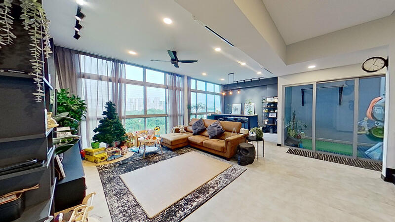 221 Queensway