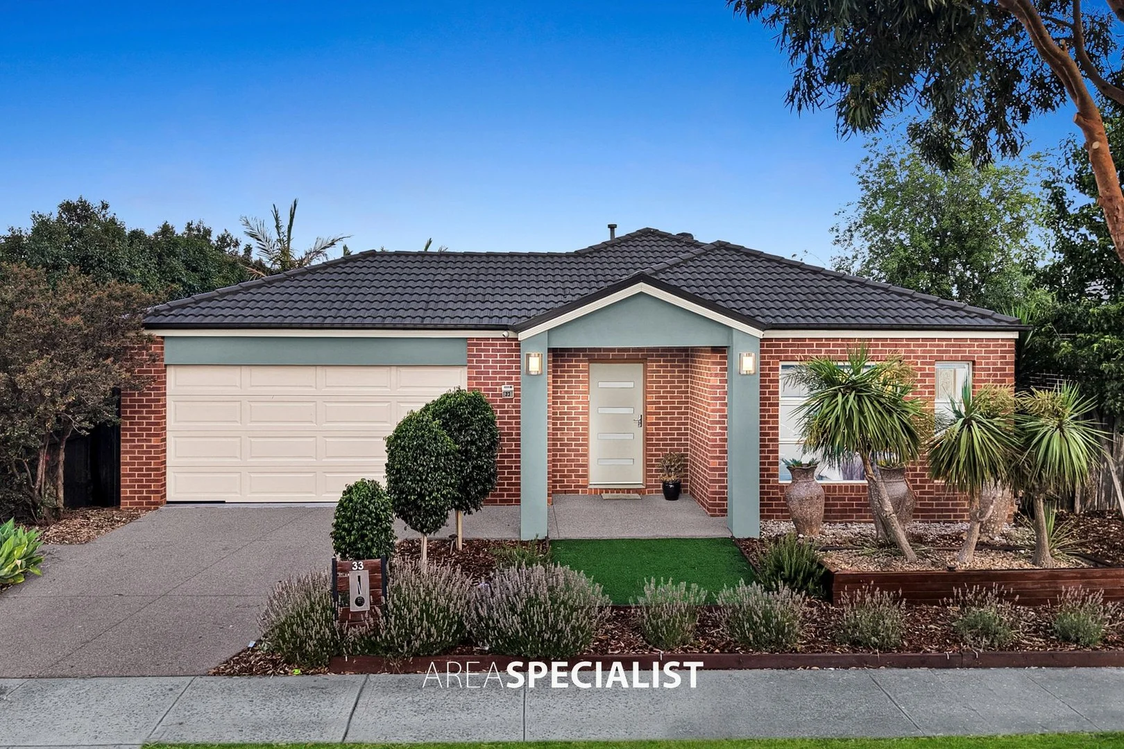 33 John Russell Road, Cranbourne West VIC 3977