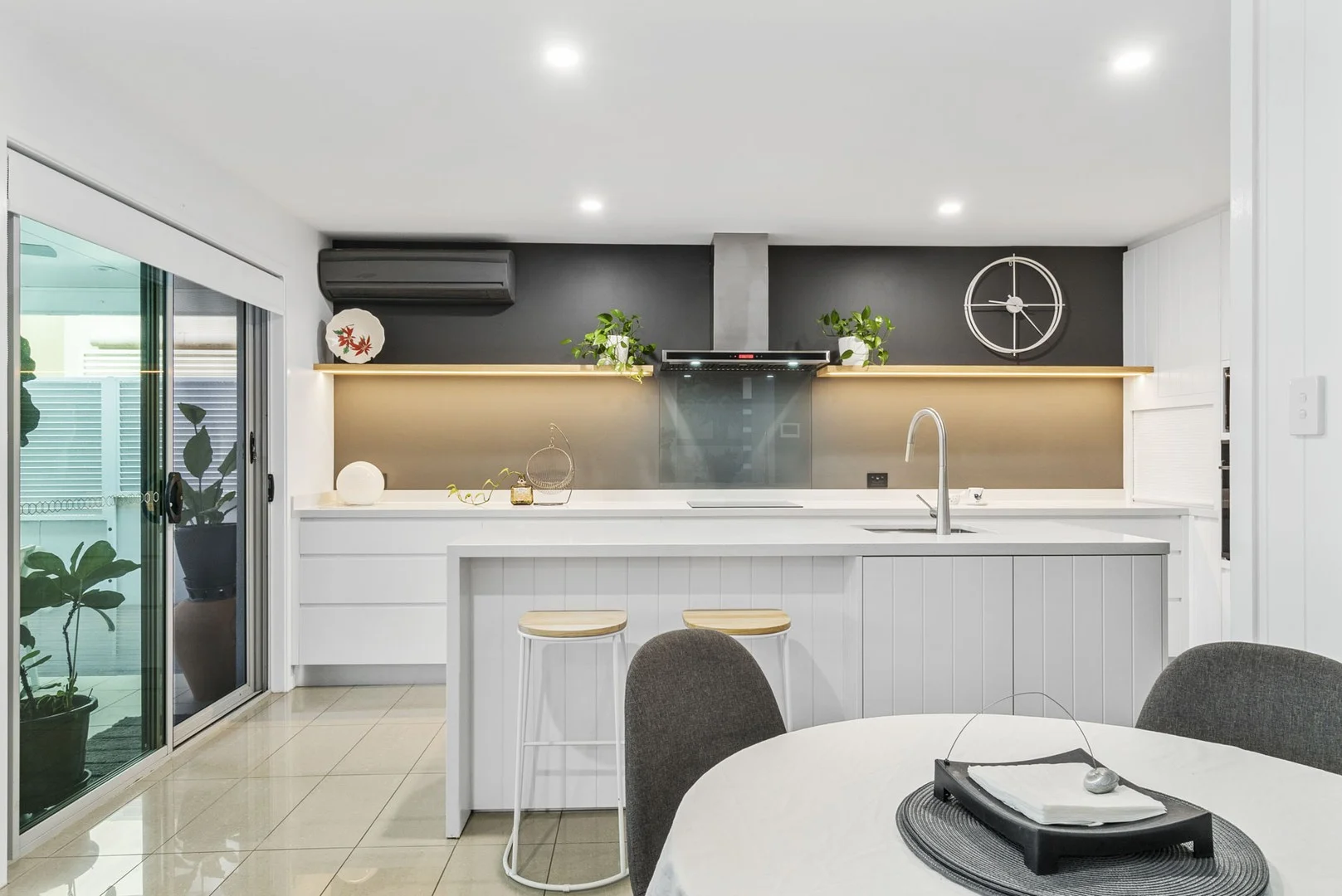 8/41-43 Dixon Street, Coolangatta QLD 4225
