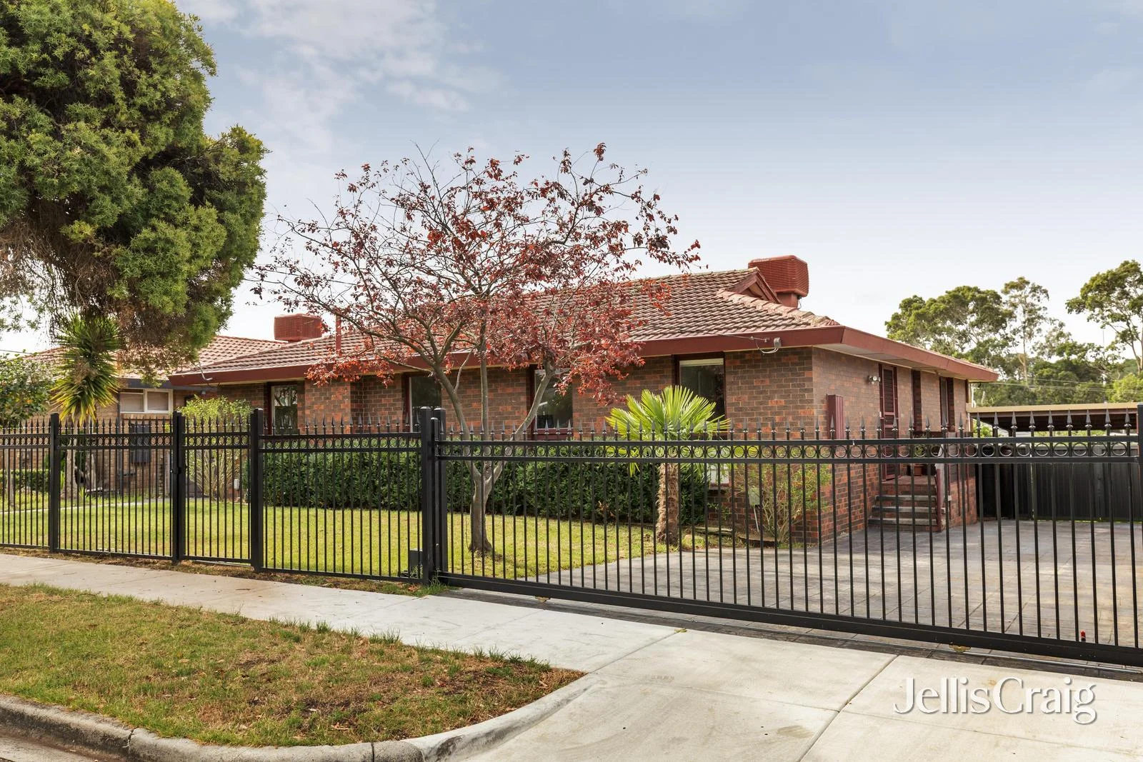 13 Sandhurst Avenue, Doncaster East VIC 3109