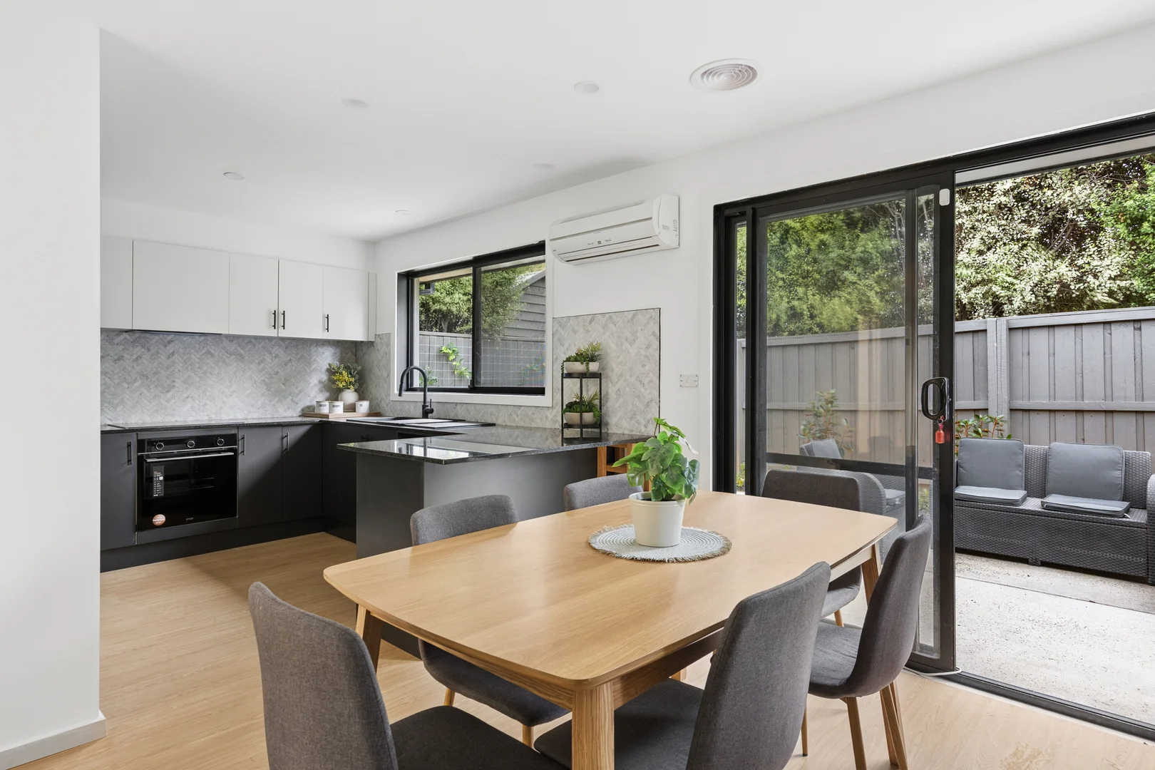 Additional image 5 of 2/71 Lahona Avenue, Bentleigh East VIC 3165