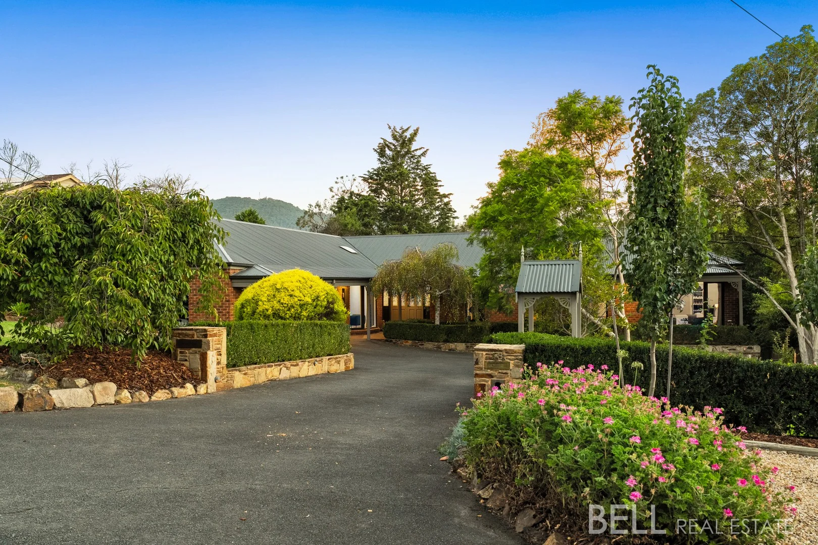 18 Mountain Drive, Mooroolbark VIC 3138