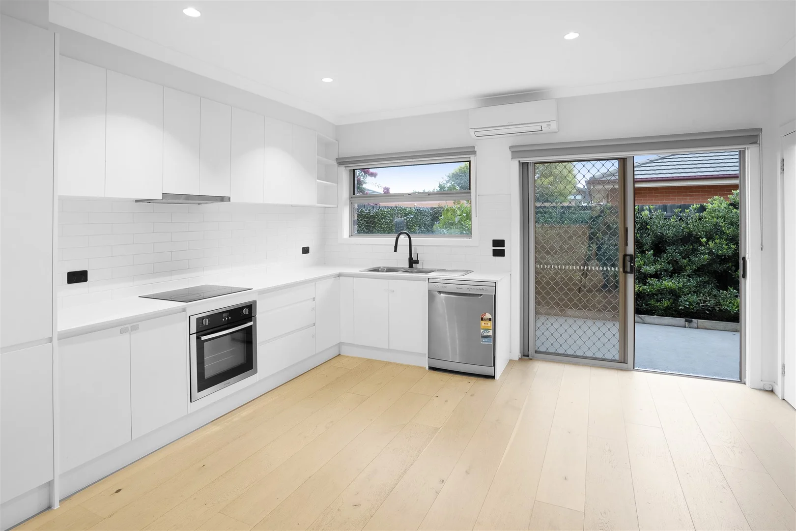Additional image 4 of 2/14 Pleasant Rd, Thomastown VIC 3074