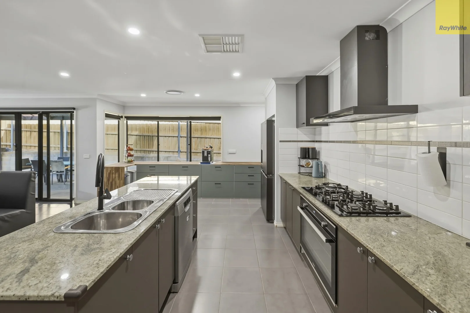 23 Silverdale Drive, Darley VIC 3340 photo 5