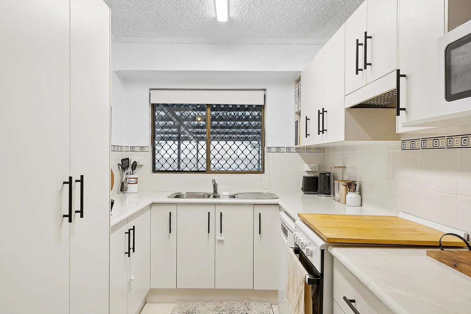 2/44 Haynes Street, Park Avenue QLD 4701