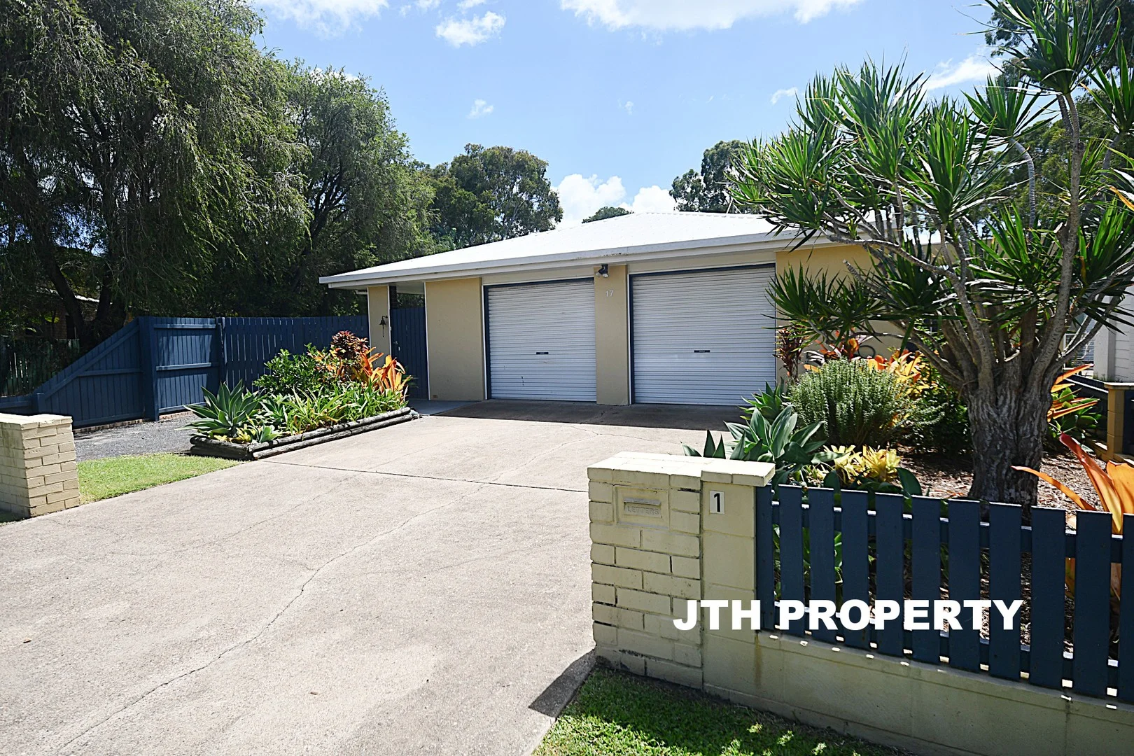 17 Limpus Street, Urangan QLD 4655