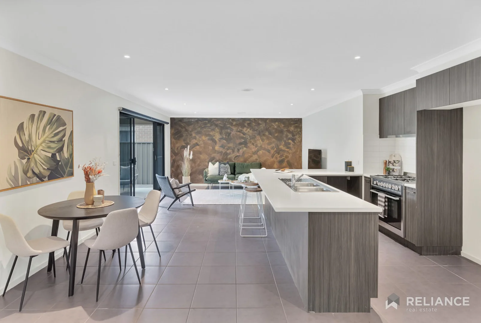 1 Lambertia Crescent, Manor Lakes VIC 3024 photo 4