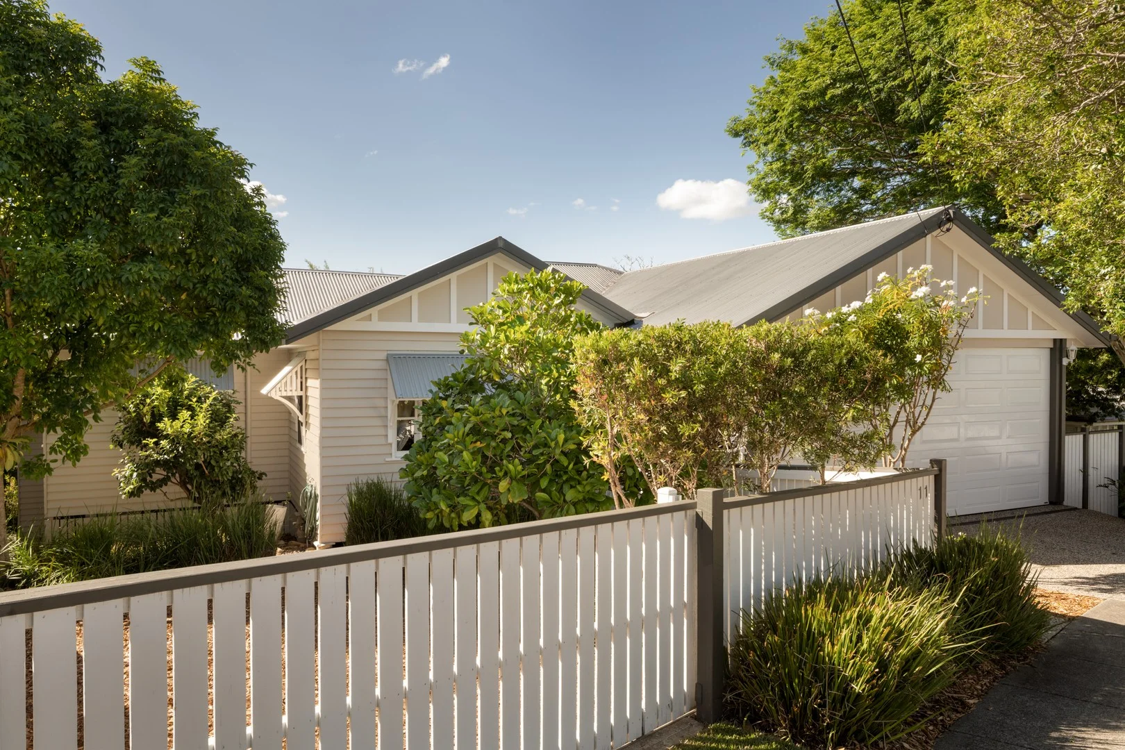 11 Dovedale Crescent, Ashgrove QLD 4060