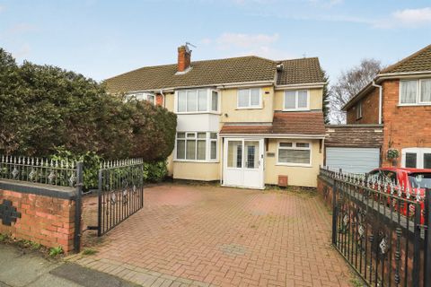 Wordsworth Avenue, Lanesfield, Wolverhampton WV4