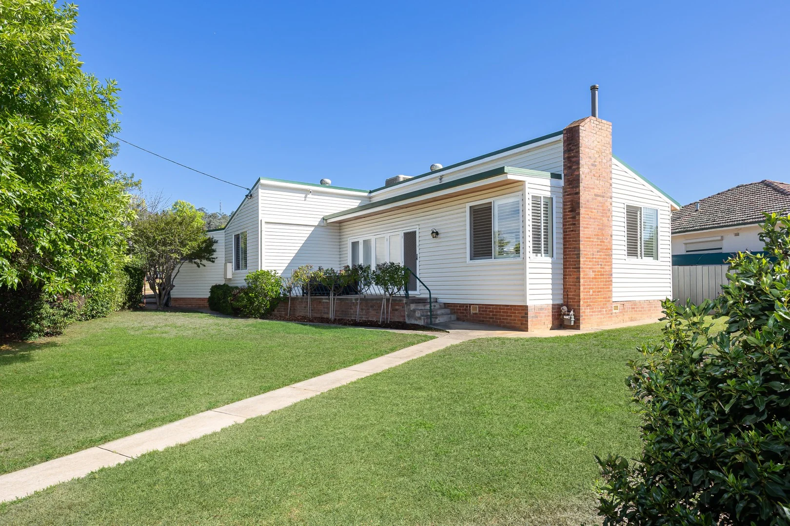 298 Lake Albert Road, Kooringal NSW 2650