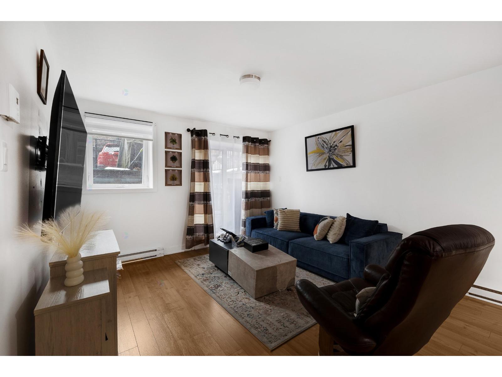 1879 Rue Bossuet