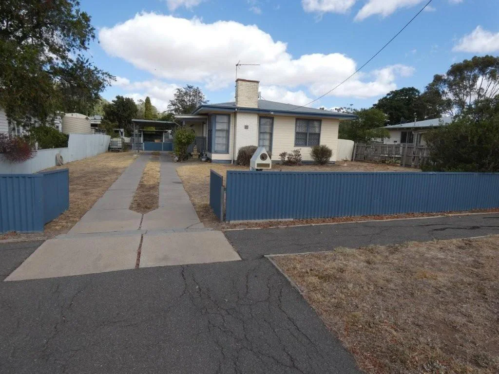 8 Clifford St, Warracknabeal VIC 3393 photo 2