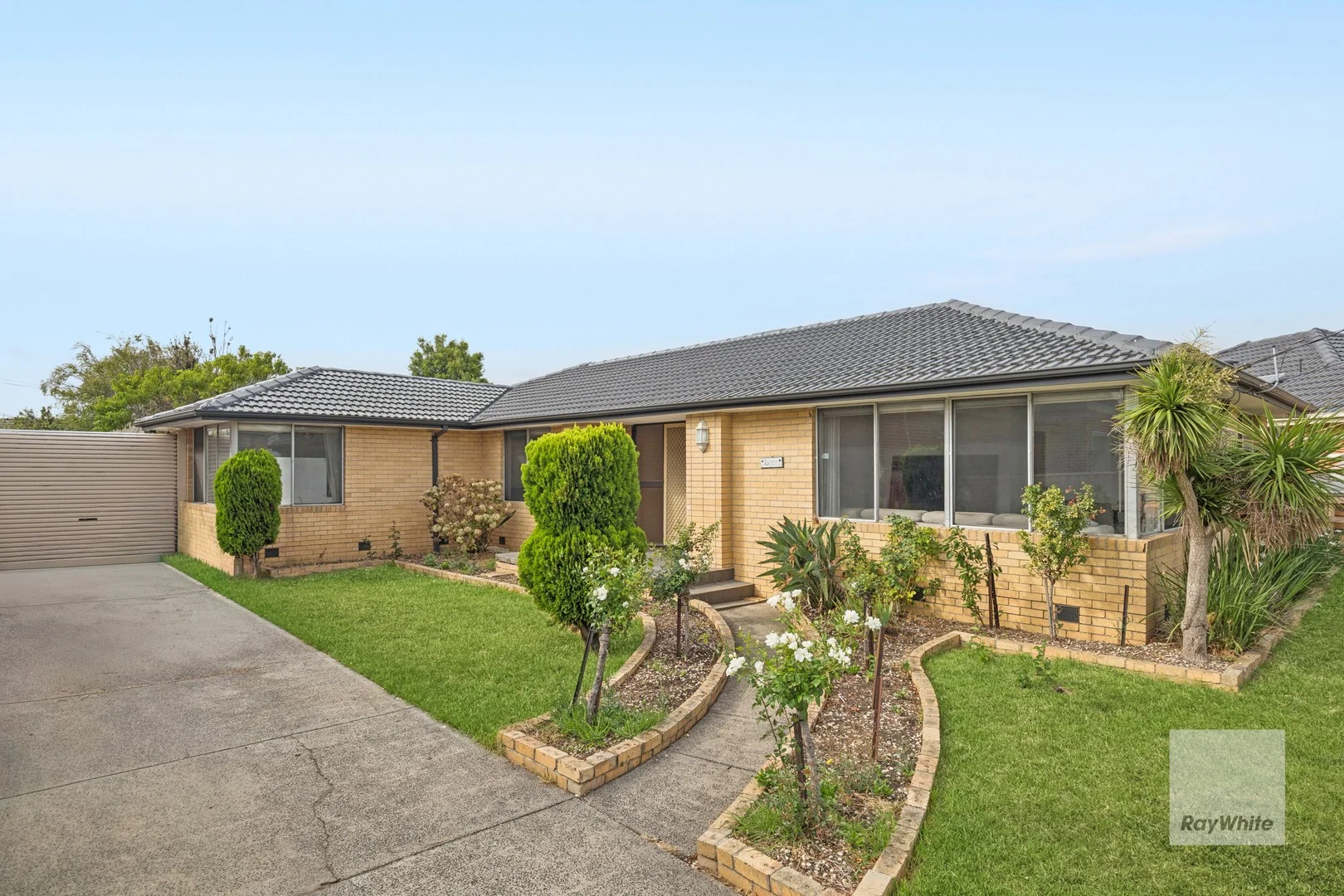 13 Dolphin Court, Gladstone Park VIC 3043