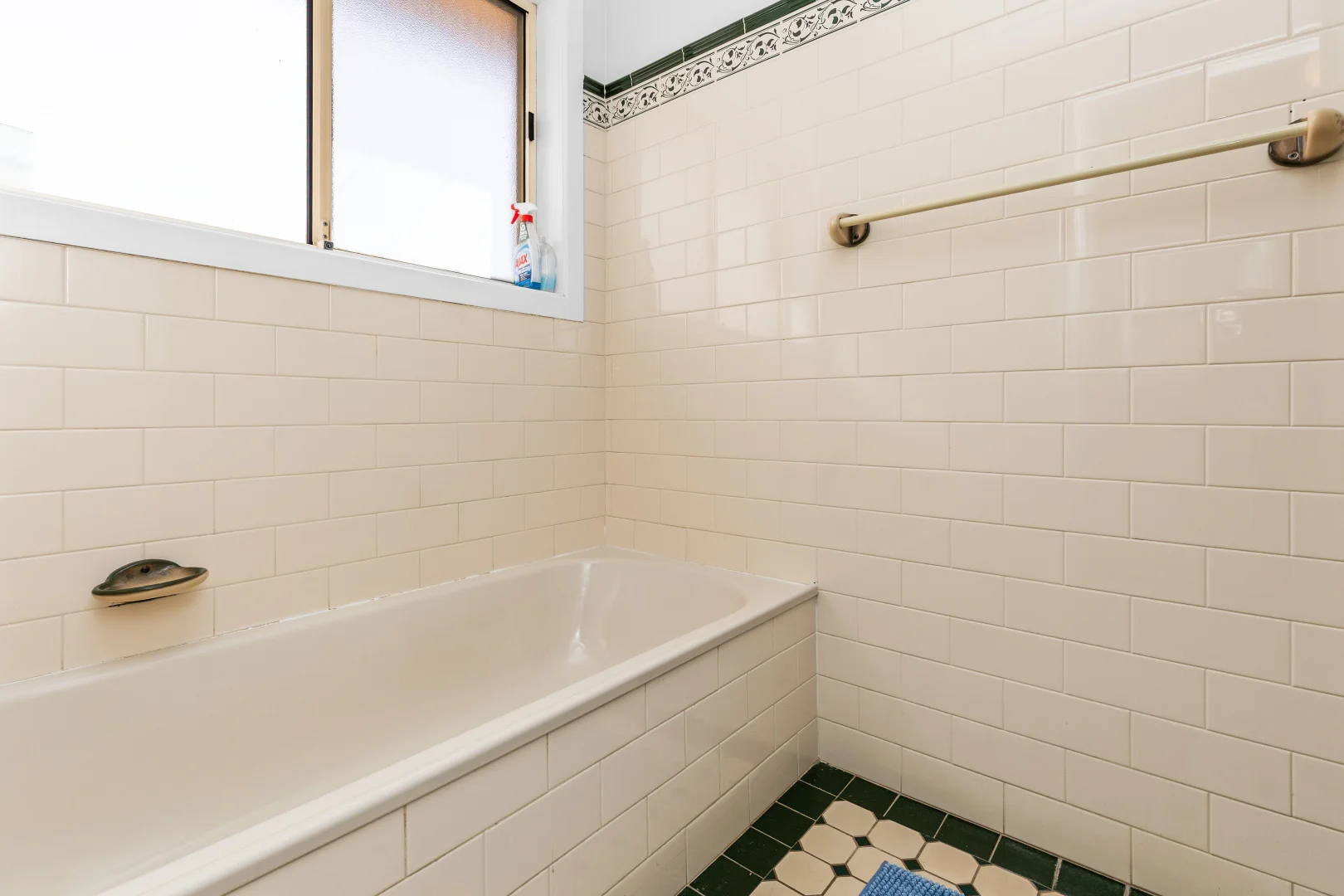 Additional image 9 of 5 Bamarook Crescent, Glenfield Park NSW 2650