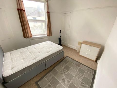 Winston Avenue, Plymouth PL4