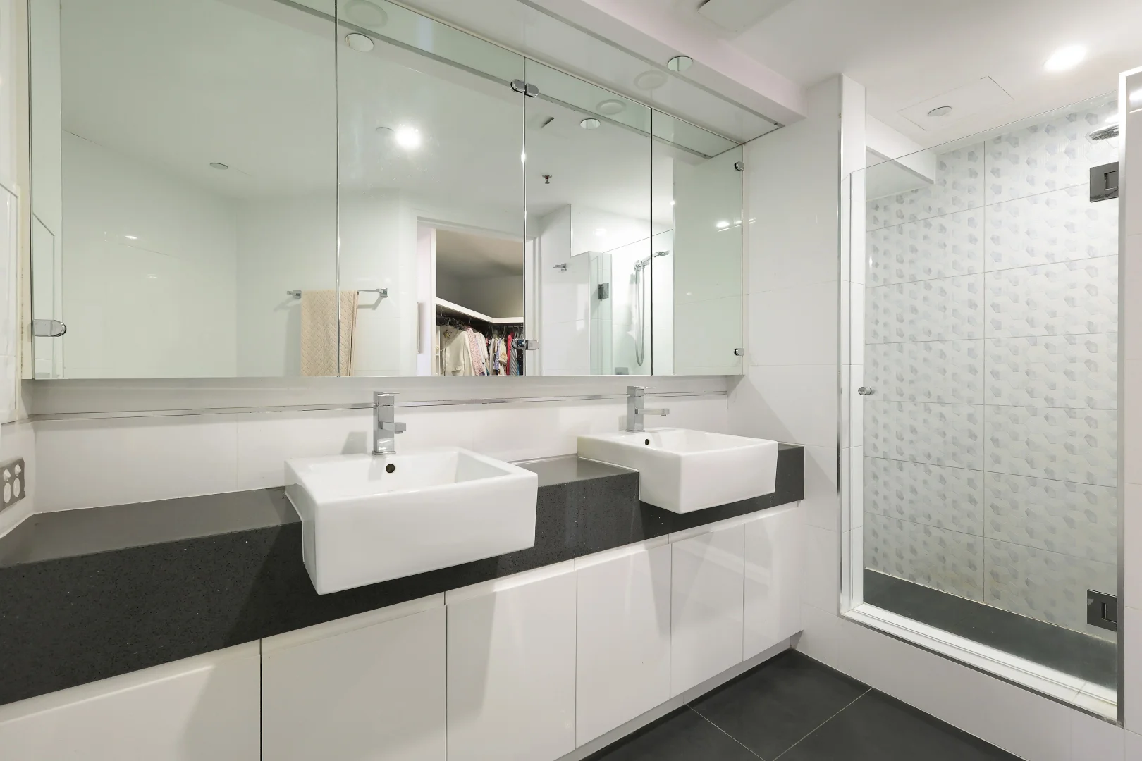 Additional image 8 of 302/1 Peak Avenue, Main Beach QLD 4217