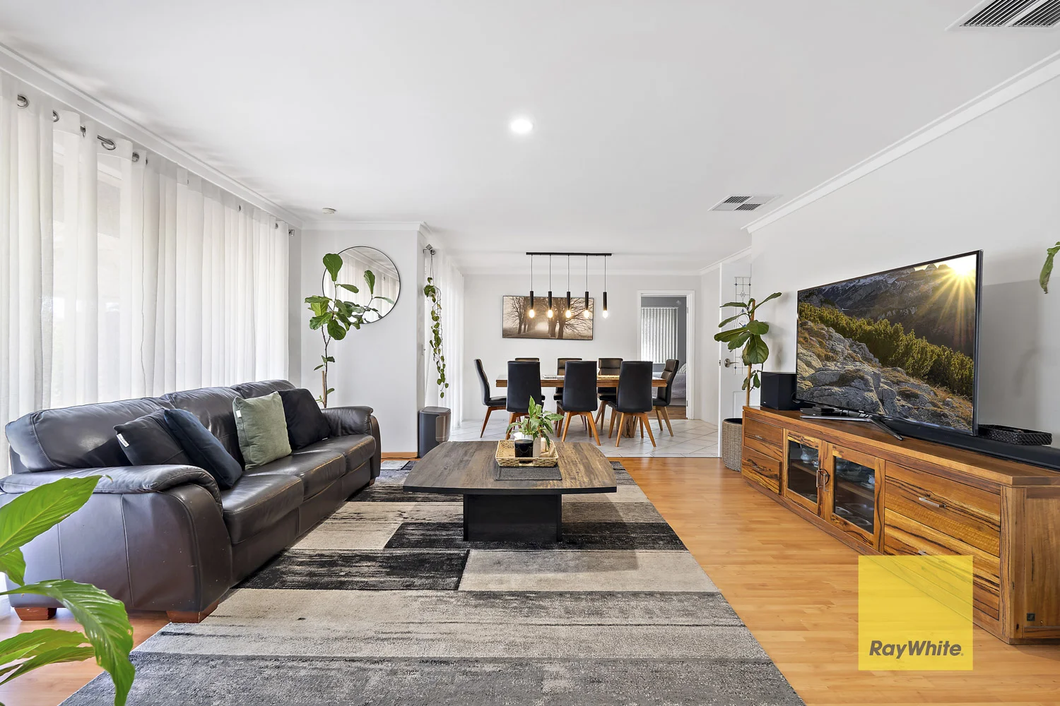 4 Lakesend Road, Thornlie WA 6108