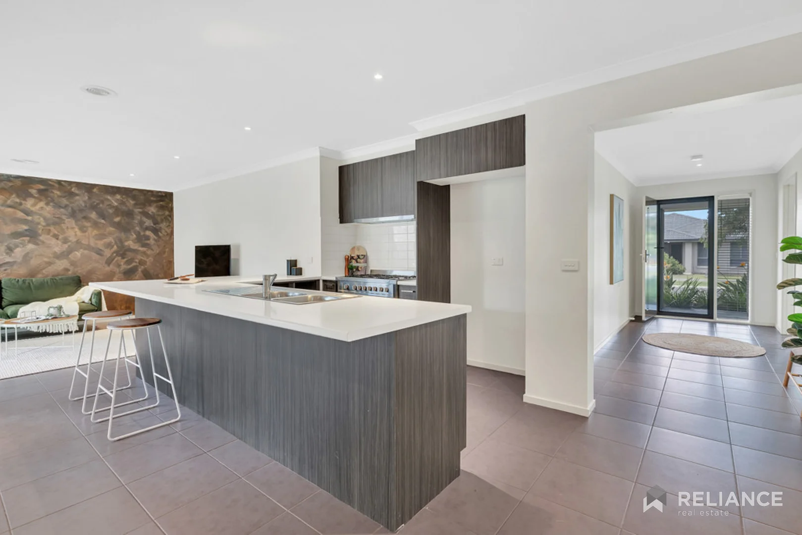 1 Lambertia Crescent, Manor Lakes VIC 3024 photo 5