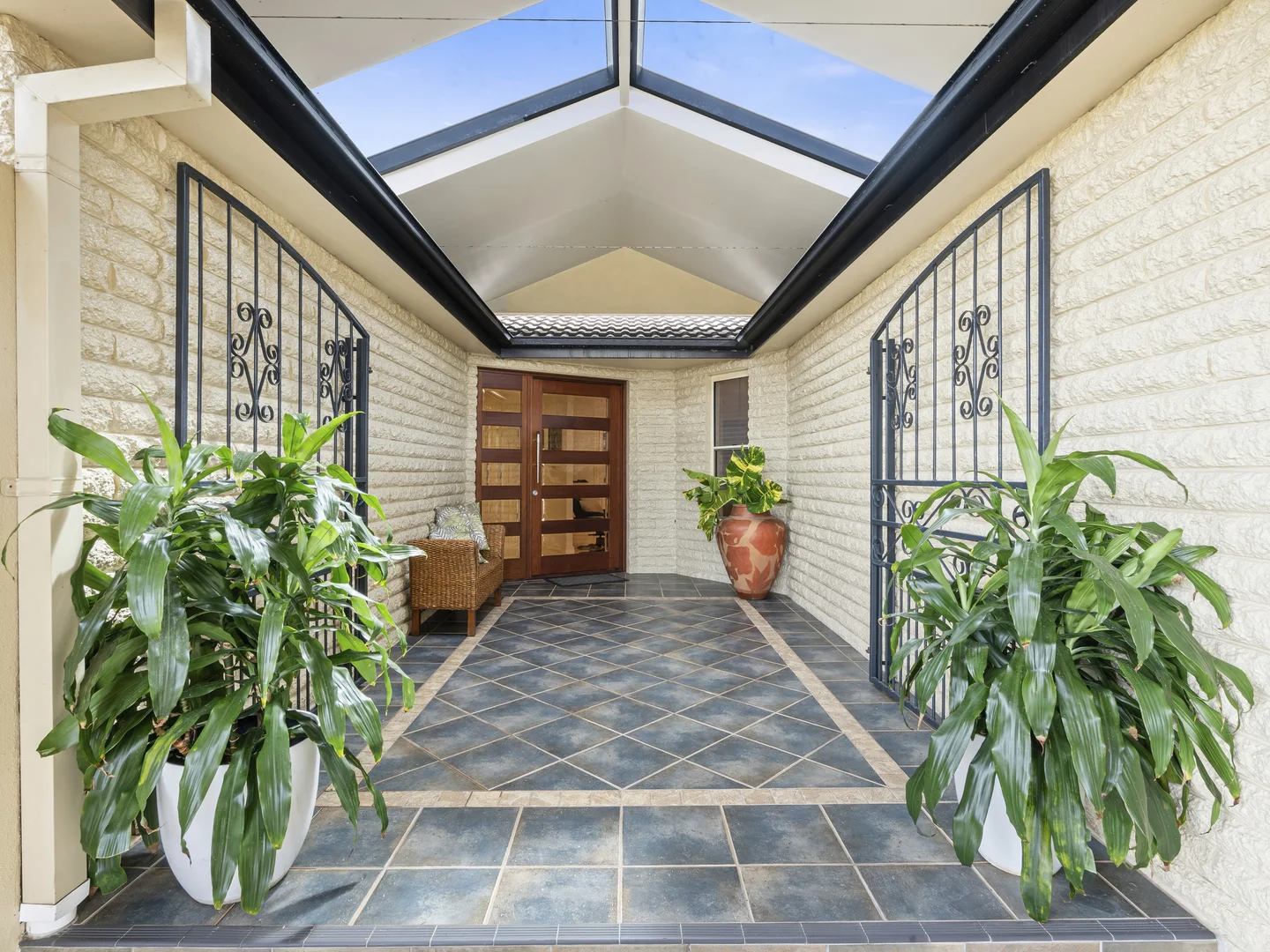 Additional image 7 of 8 Kinloch Avenue, Benowa Waters QLD 4217